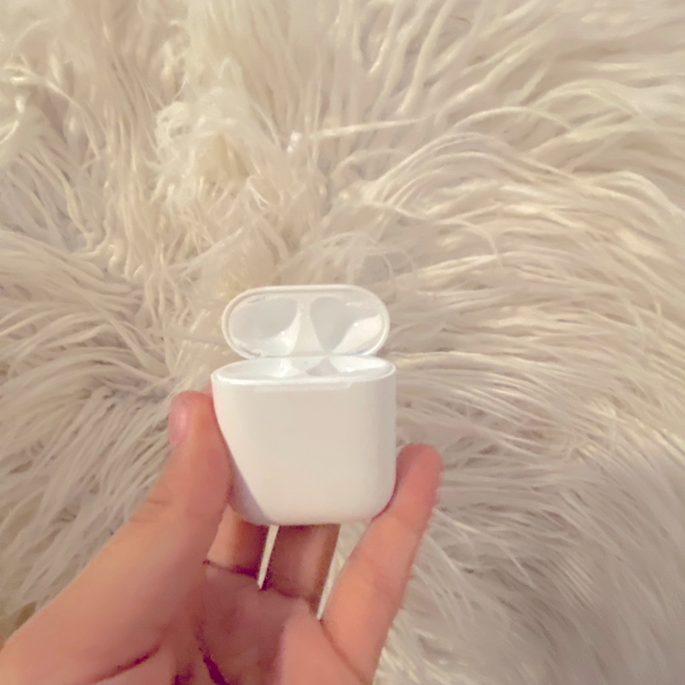 Apple AirPods Gen 2 Charging Case
